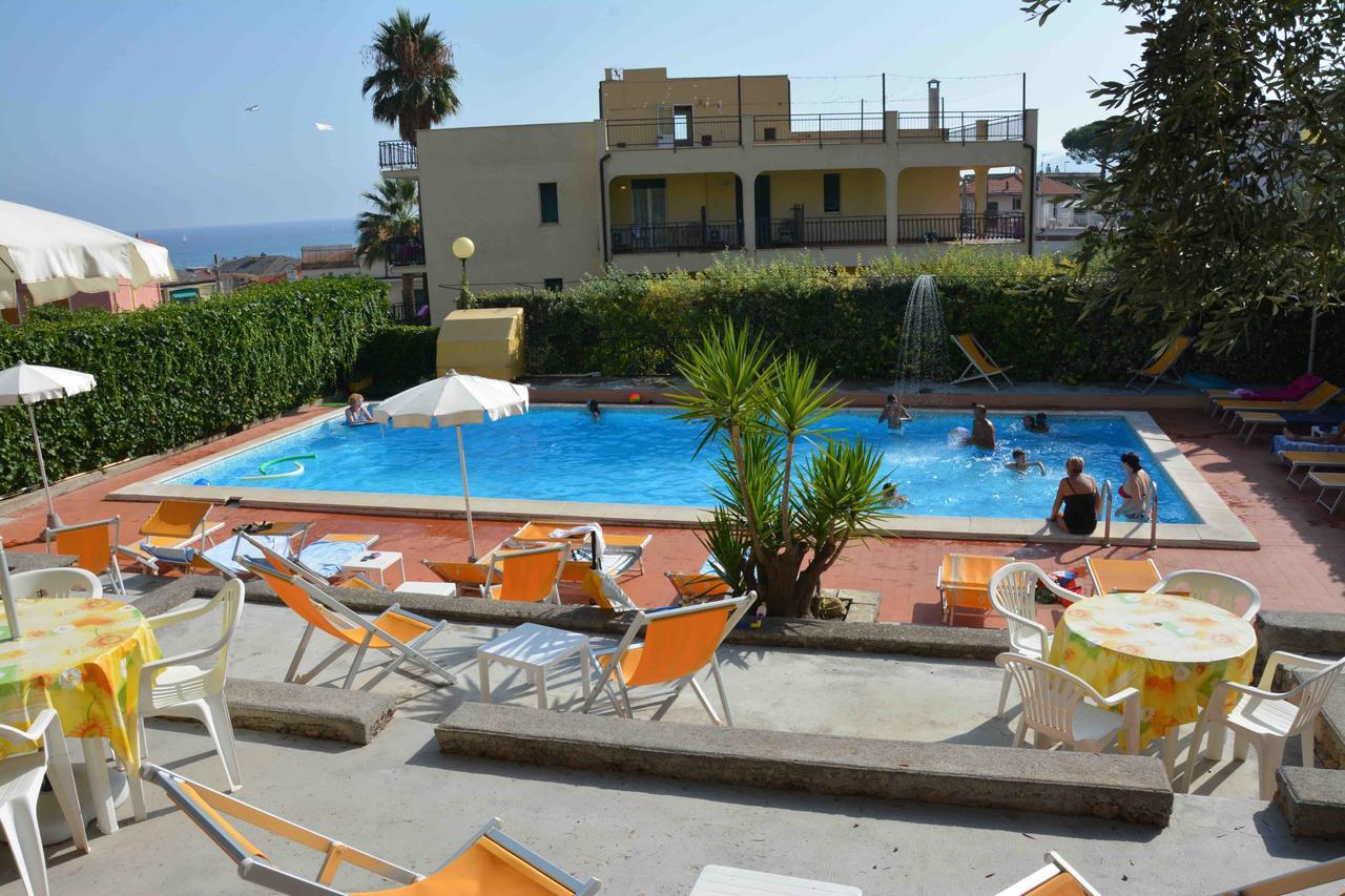 Residence Mare Verde Pietra Ligure Extérieur photo