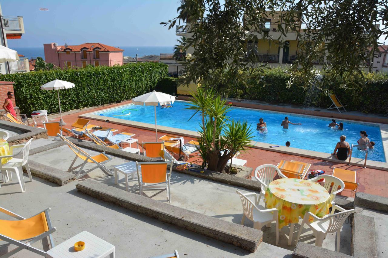 Residence Mare Verde Pietra Ligure Extérieur photo